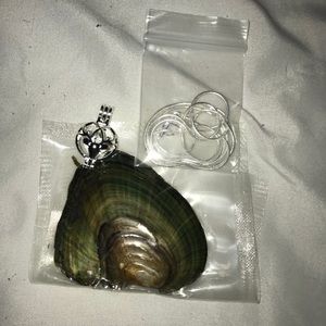 Buck pearl cage with chain and oyster